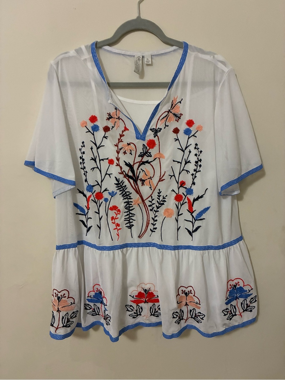 Home Collection White Embroidered Floral Tunic with Blue Trim